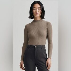 Pull & Bear Stretchy Long Sleeve Brown Ribbed Crop Top Size Medium